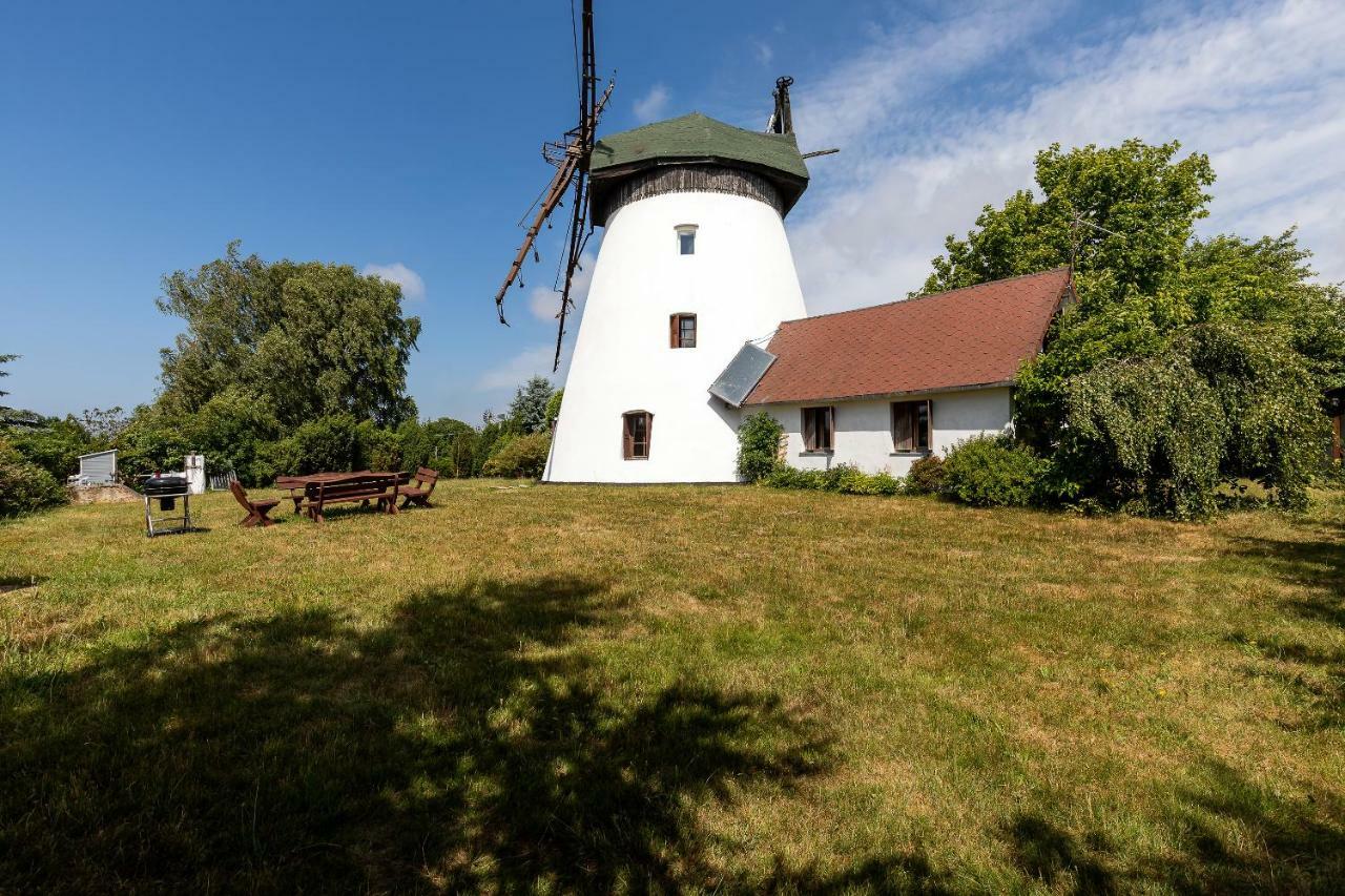Windmill Vacation Home In Ledzin Near Baltic Sea นีคอร์เซ ภายนอก รูปภาพ